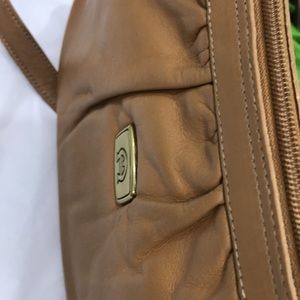 AIGNER well taken care of TAN LEATHER purse. Shoulderbag w measurement n pics👠